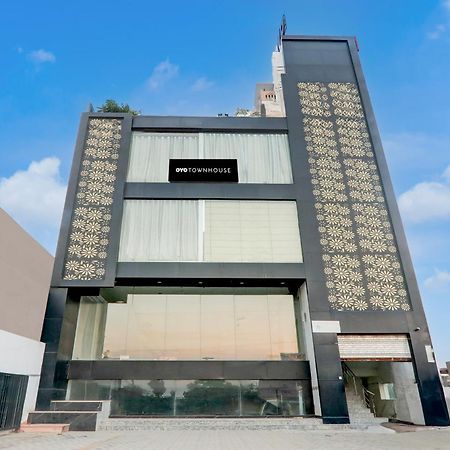 Super Hotel O Banthara Near Airport Banthra Sikandarpur Exterior foto