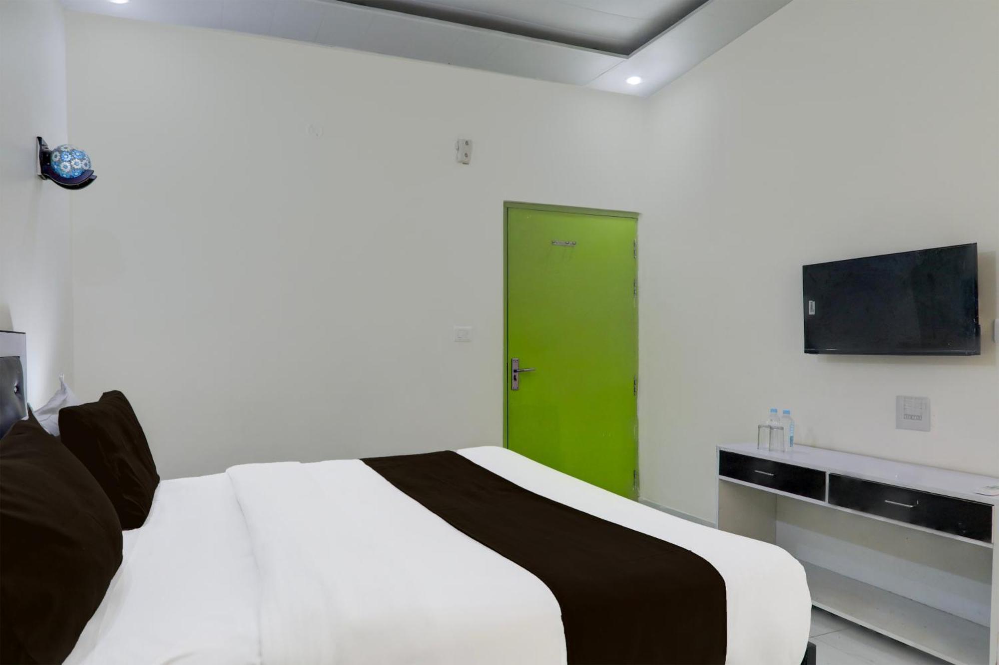 Super Hotel O Banthara Near Airport Banthra Sikandarpur Exterior foto