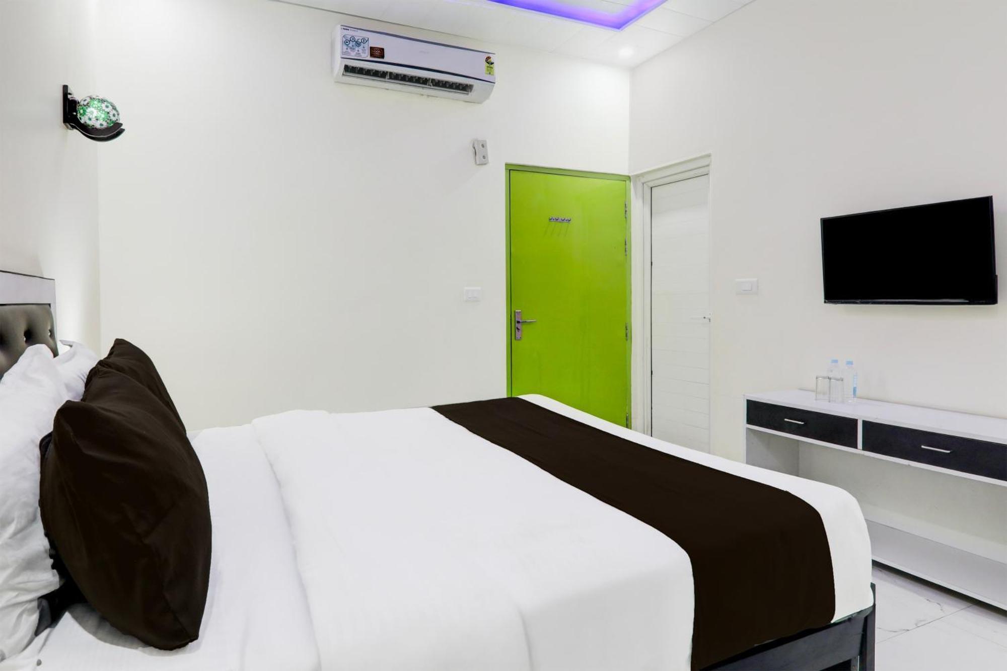 Super Hotel O Banthara Near Airport Banthra Sikandarpur Exterior foto