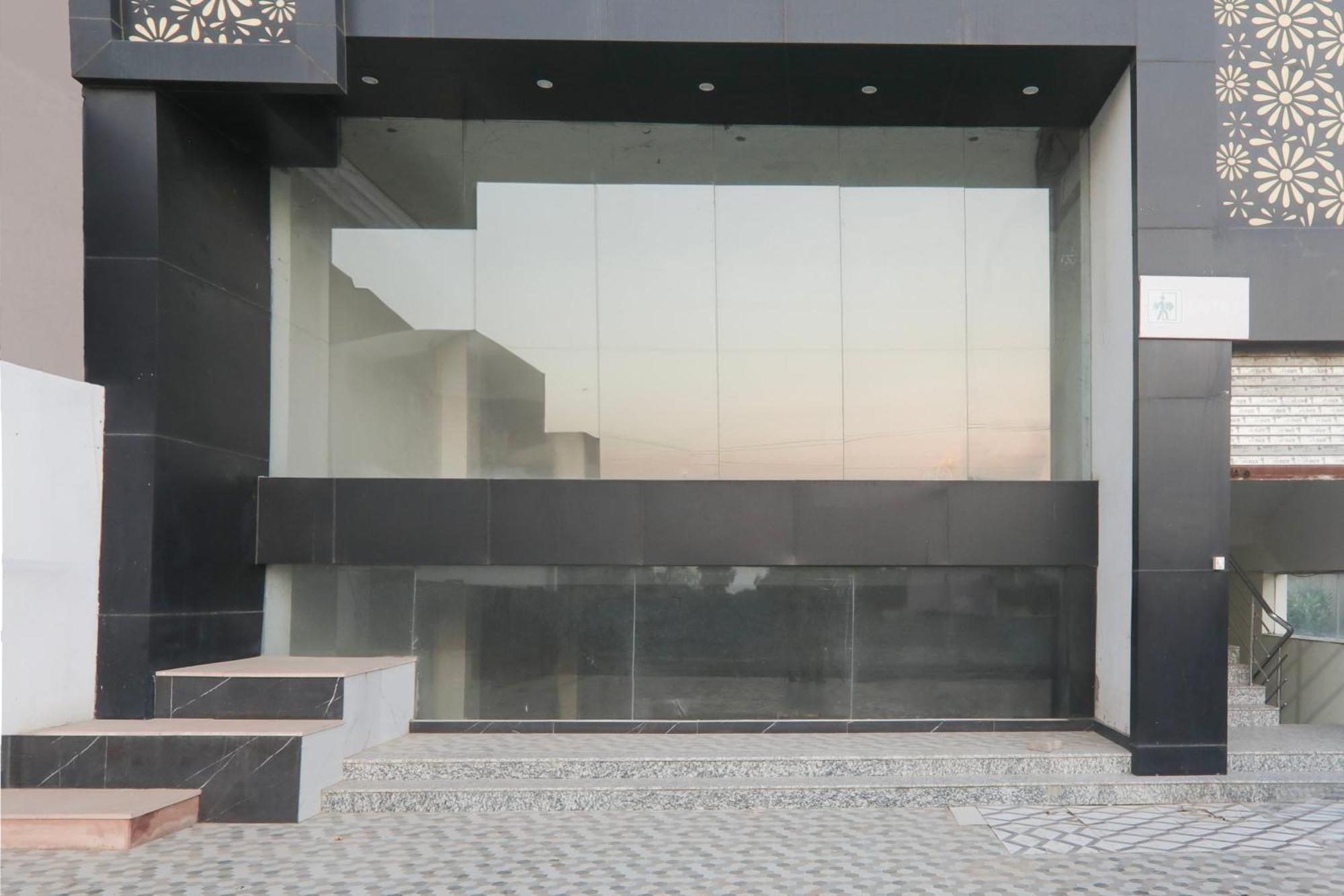 Super Hotel O Banthara Near Airport Banthra Sikandarpur Exterior foto