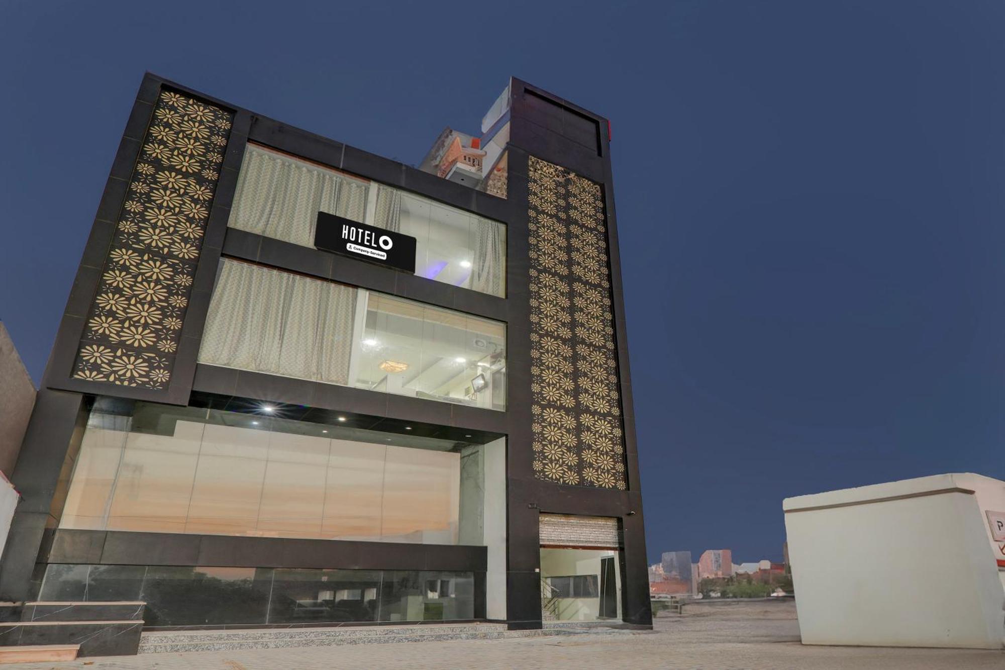 Super Hotel O Banthara Near Airport Banthra Sikandarpur Exterior foto