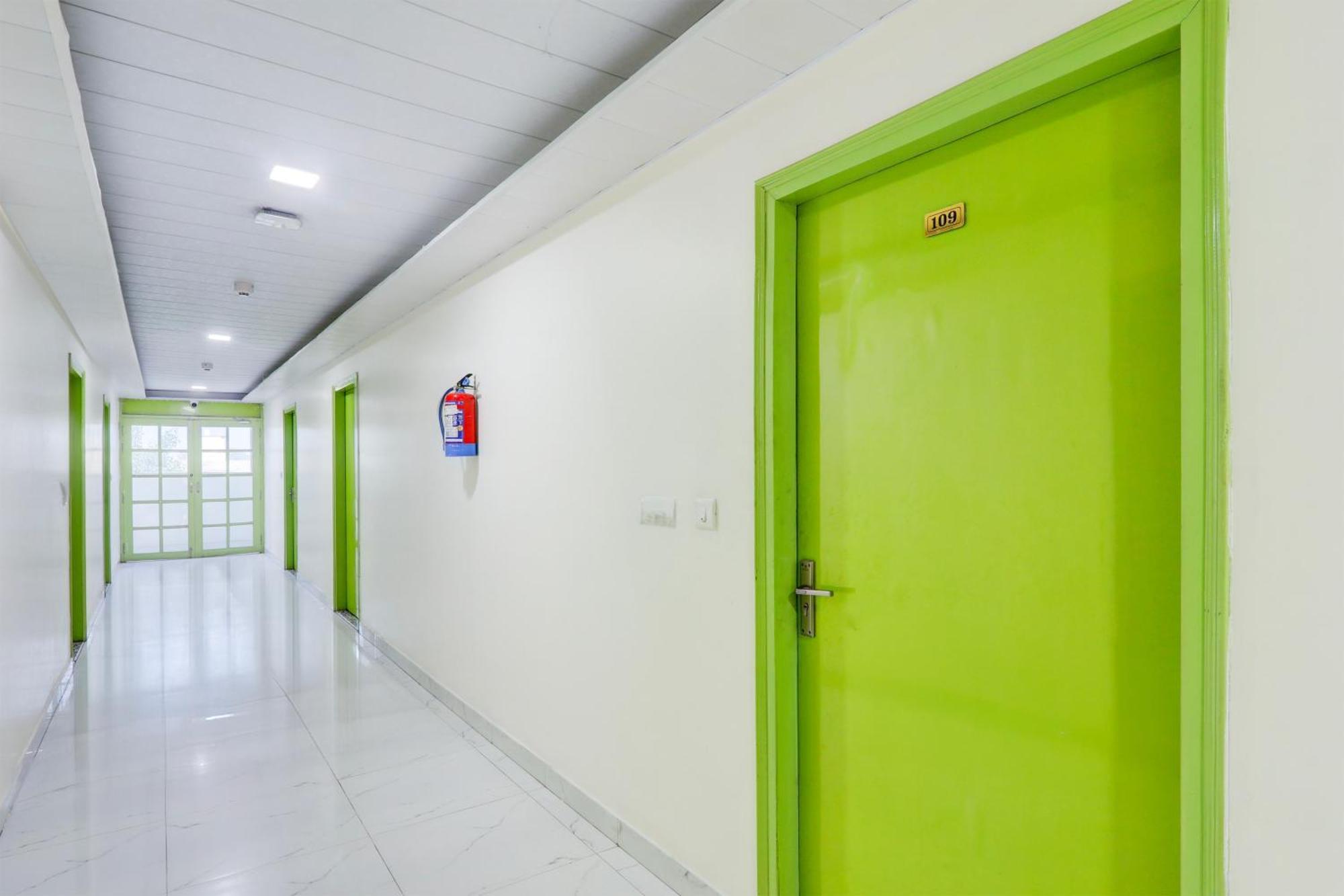 Super Hotel O Banthara Near Airport Banthra Sikandarpur Exterior foto