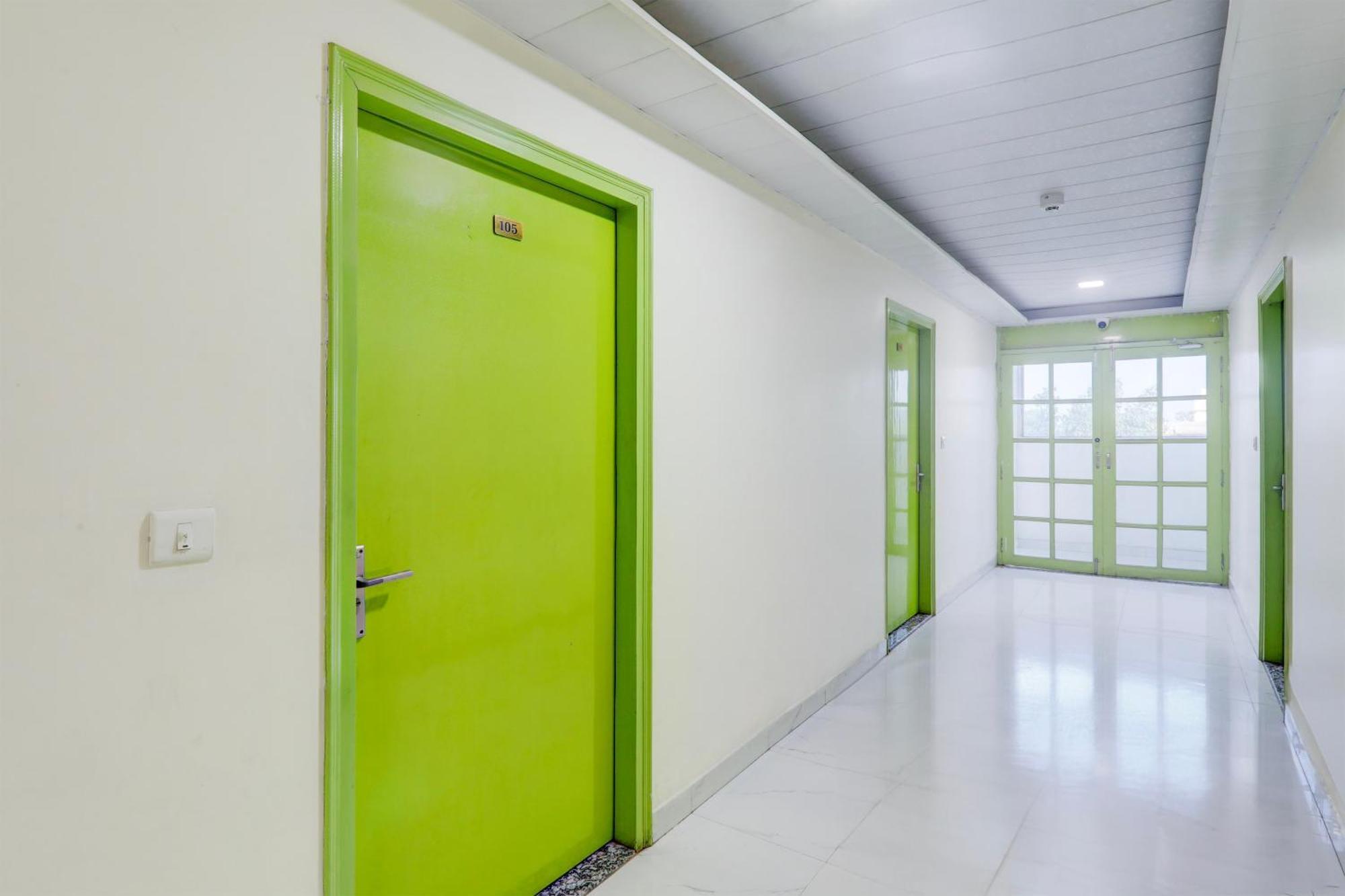 Super Hotel O Banthara Near Airport Banthra Sikandarpur Exterior foto